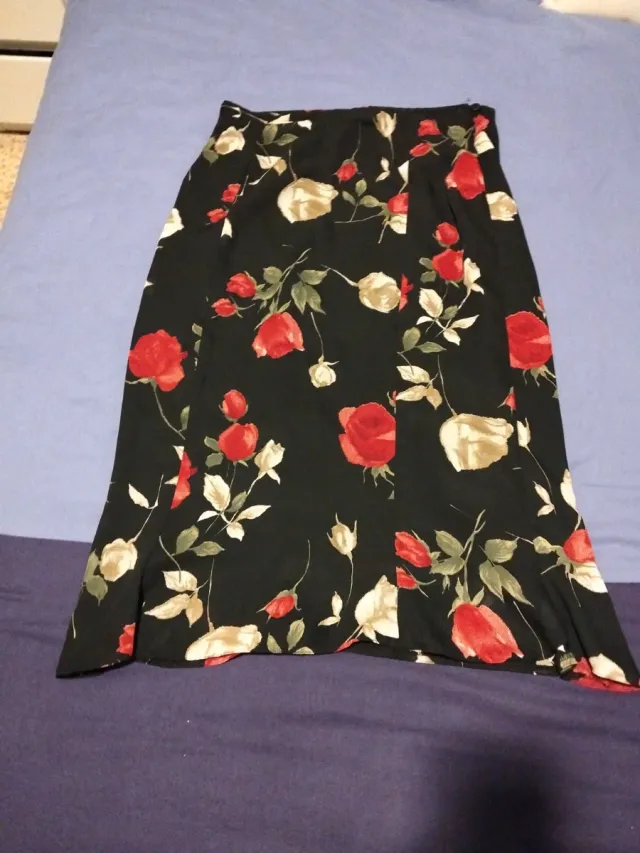 Falda floral negra talla 44