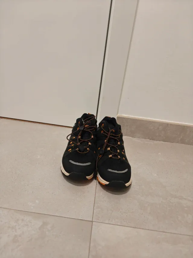 Botas / Zapatillas de Montaña Negras