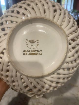 Centrotavola in ceramica lavorazione cestino