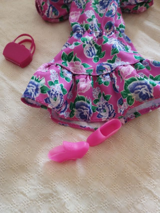 Conjunto Barbie Fashionista 2020 zapatos y bolso