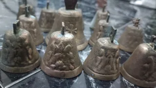 12 Campanas Antiguas Pequeñas + 1 Grande