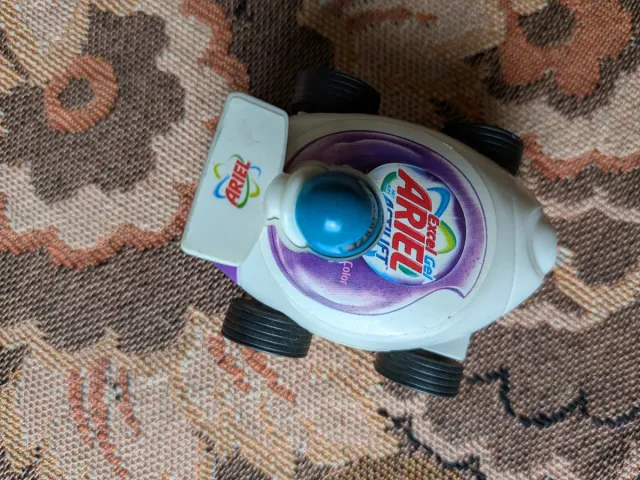 Macchinina promozionale Ariel