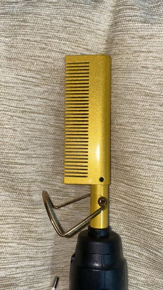 Peine Alisador Eléctrico Dorado y Negro