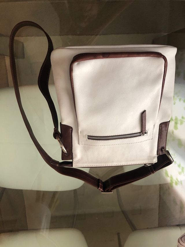 Bolso bandolera blanco y marrón