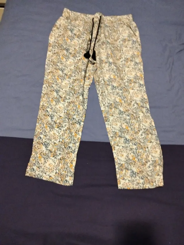 Pantalón estampado floral talla L