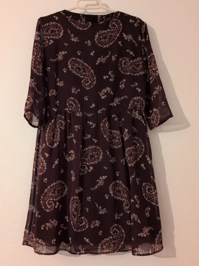Vestido Bershka estampado paisley