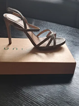 Zapatos de tacón UNI dorados/plateados