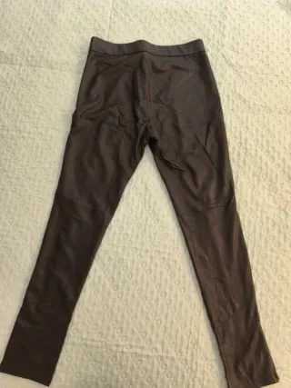 Pantalón efecto piel