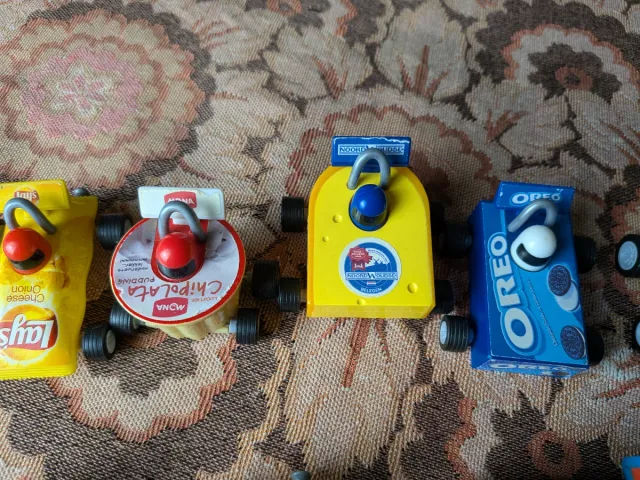 Macchinine promozionali (19 macchinine) con retrom