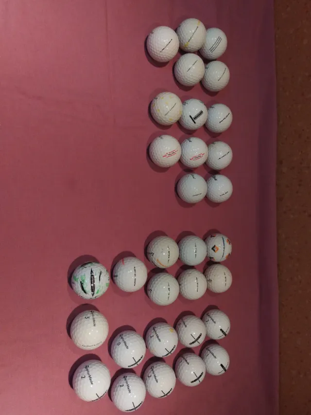 Lote 31 Pelotas Golf marcas Titleist y Taylormade