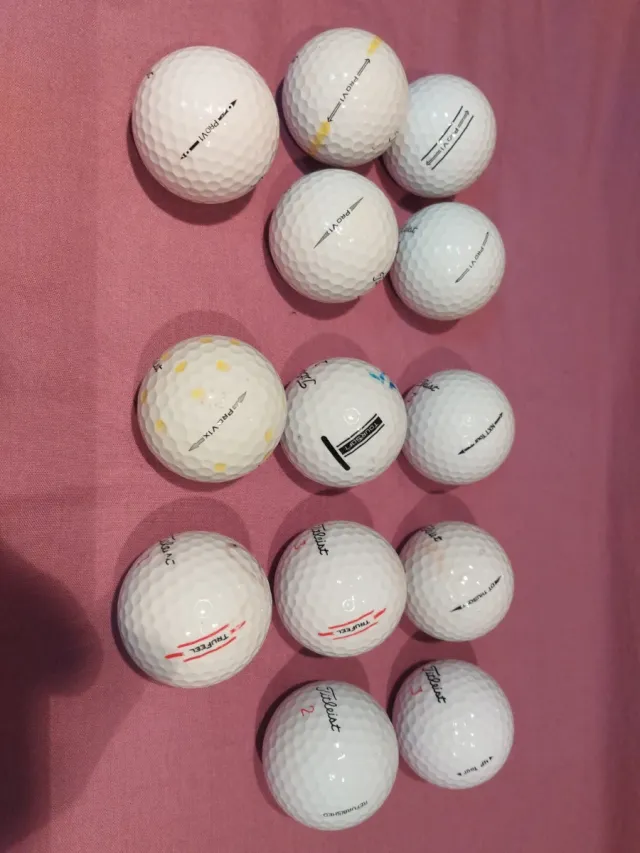 Lote 31 Pelotas Golf marcas Titleist y Taylormade