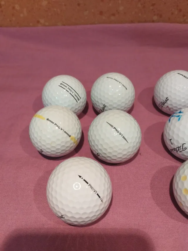 Lote 31 Pelotas Golf marcas Titleist y Taylormade