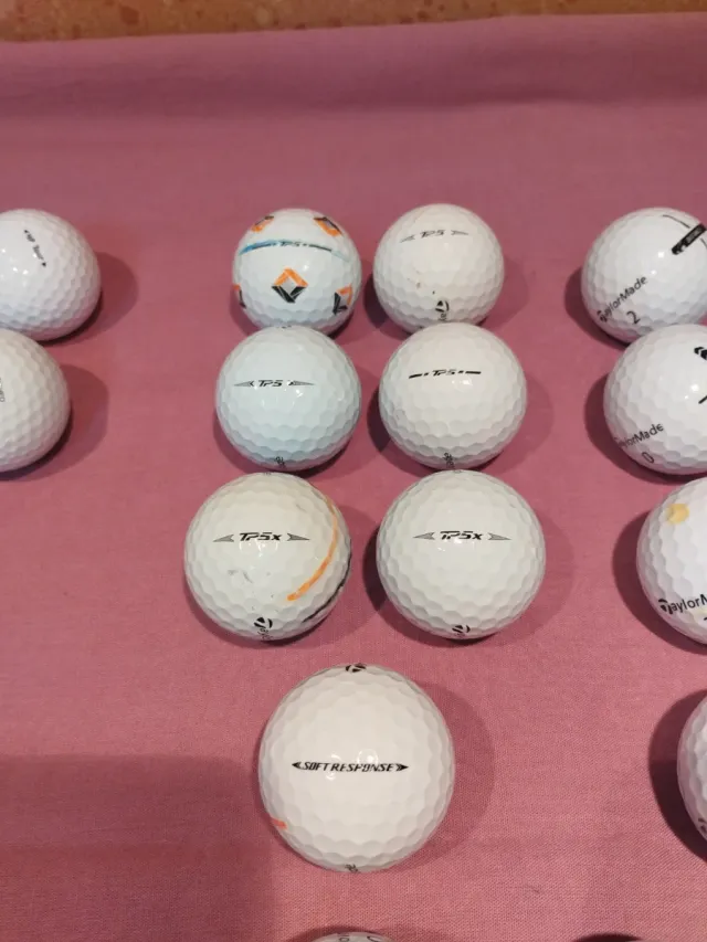 Lote 31 Pelotas Golf marcas Titleist y Taylormade