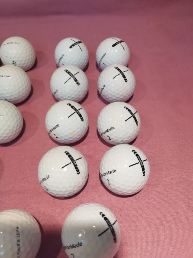 Lote 31 Pelotas Golf marcas Titleist y Taylormade