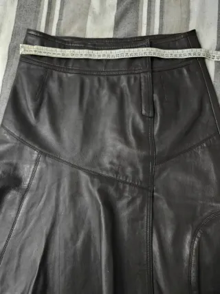 Falda de piel marrón