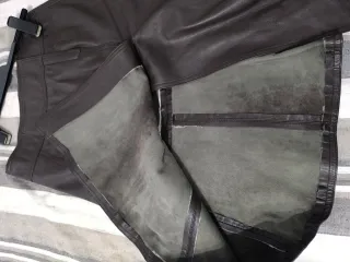 Falda de piel marrón