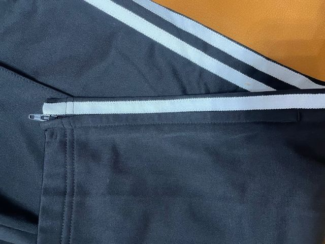 Pantaloni Adidas neri con zip