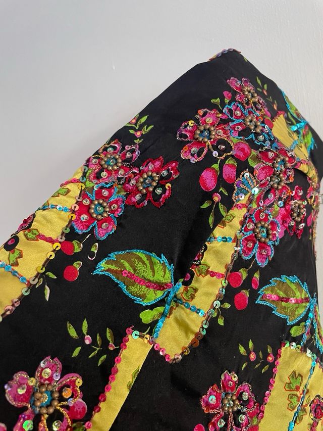 Corsetto halter in seta nera con ricamo