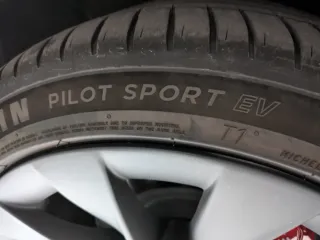 Neumáticos Michelin Pilot Sport EV 255 40 R20