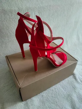 FASHIONNOVA - Zapatos rojos de tacón