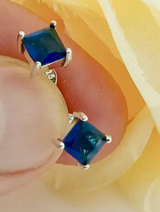 Pendientes Plata Ley Cubos Circonita color zafiro