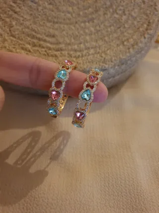 Pendientes chapados en oro con corazones