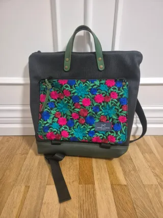 Mochila Daniel Chong flores negra multicolor