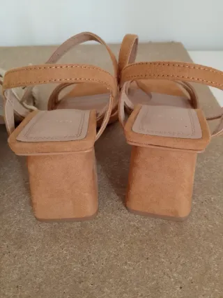 Sandalias de tacón cuadrado