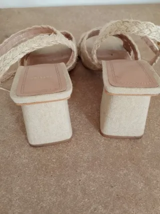 Sandalias de tacón cuadrado