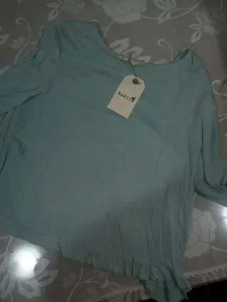 Lote de ropa de marcas de invierno.. 2500 prendas