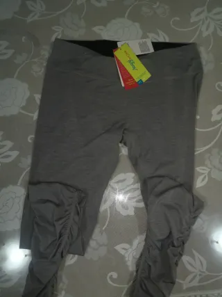 Lote de ropa de marcas de invierno.. 2500 prendas