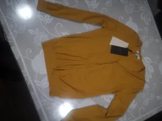 Lote de ropa de marcas de invierno.. 2500 prendas