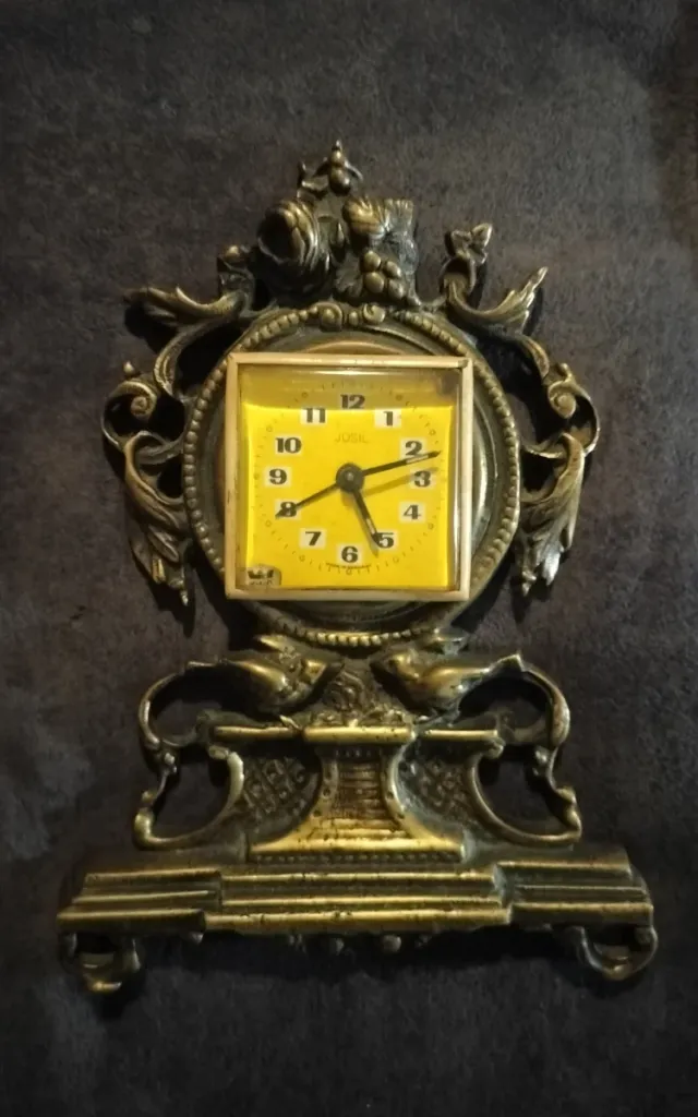 Reloj antiguo de bronce.