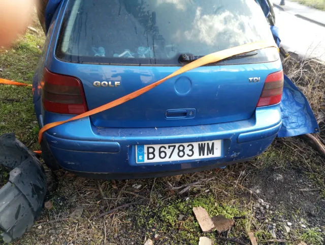 Defensa trasera VW Golf azul