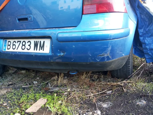 Defensa trasera VW Golf azul