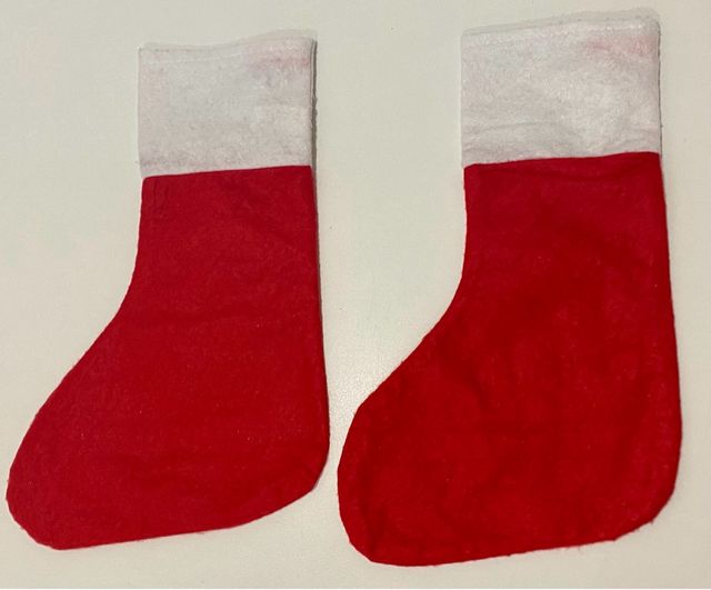 2 Cappelli, uno con luce e 2 Calzini Natalizi