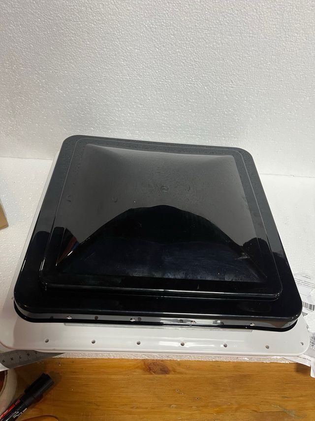 Escotilla ventilación techo 42x42cm caravana