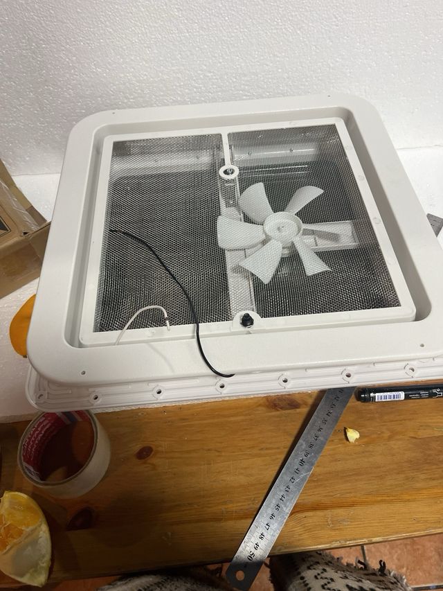 Escotilla ventilación techo 42x42cm caravana