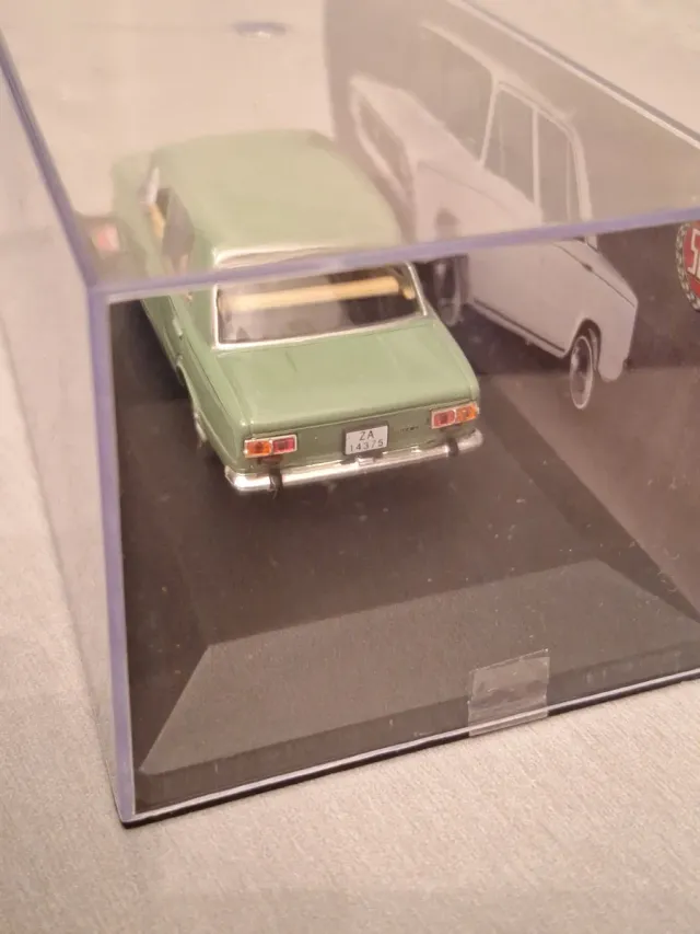 Coche decorativo seat 124 L