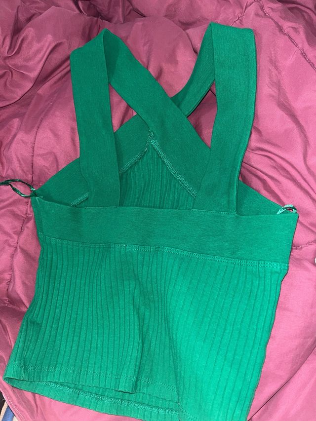 Top verde cruzado de canalé