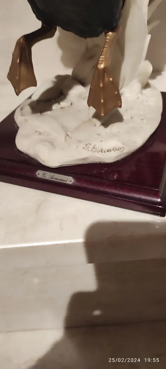 Grande figura in porcellana Capodimonte firmata