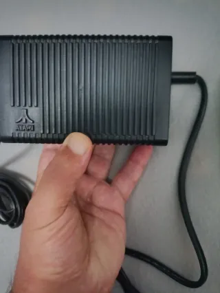 Videoconsola Atari XEGS con mando y juego