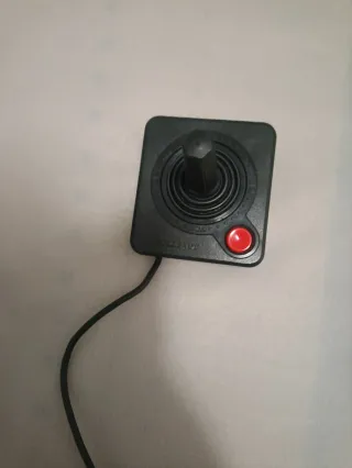 Videoconsola Atari XEGS con mando y juego