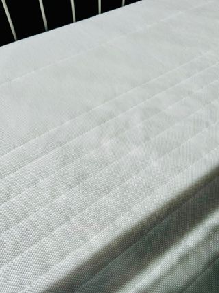 Cama completa estructura metal en color blanco.