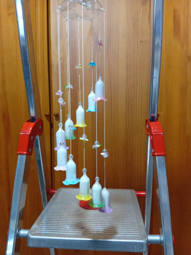 Móvil campanitas cristal y plástico