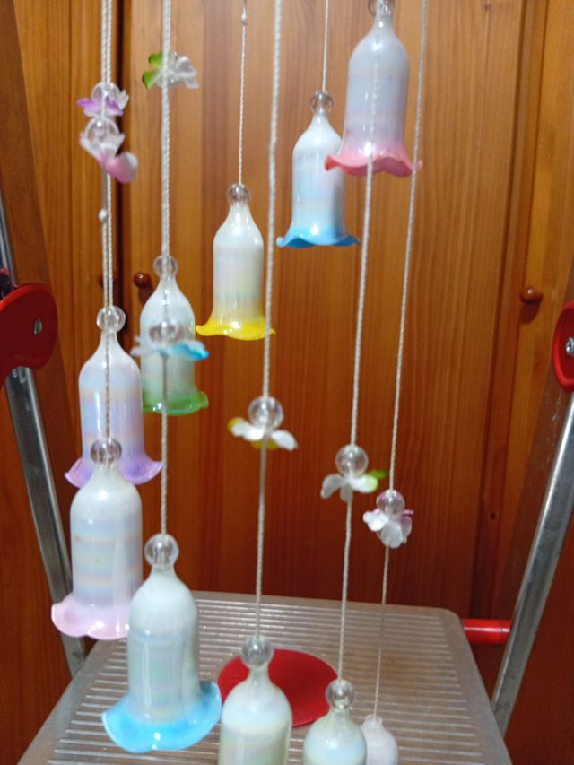 Móvil campanitas cristal y plástico