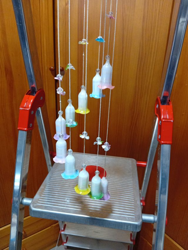 Móvil campanitas cristal y plástico