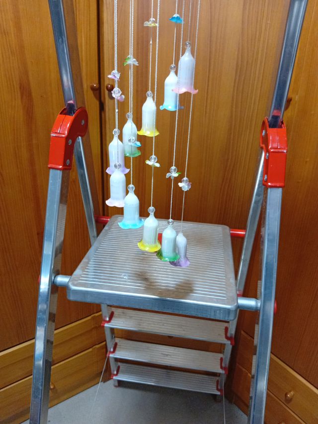 Móvil campanitas cristal y plástico