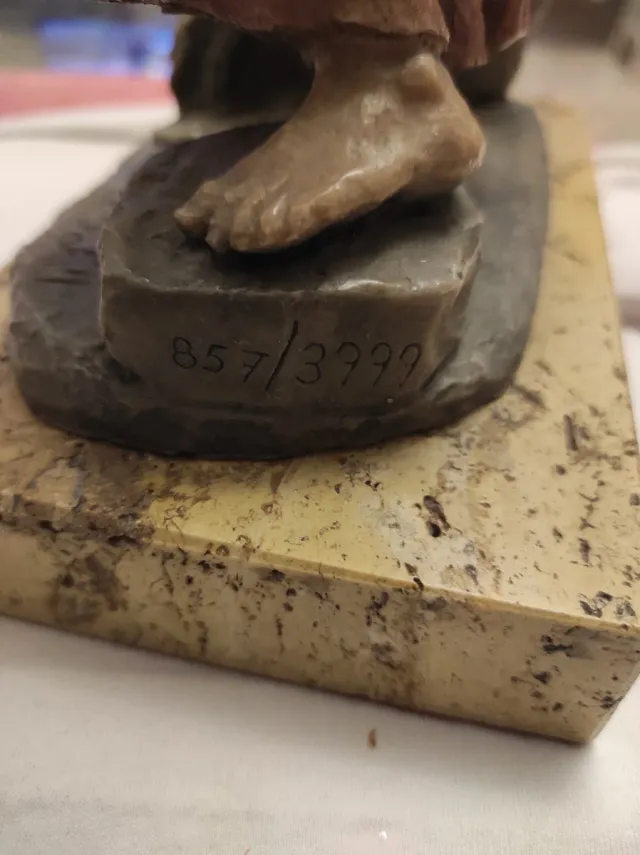 Scultura in marmolina firmata Jose Bofill