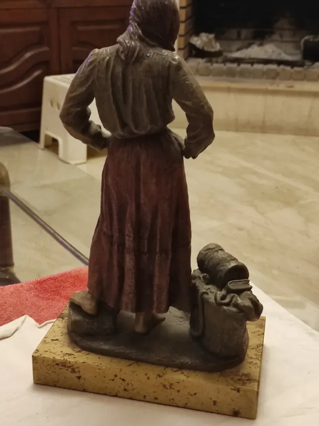 Scultura in marmolina firmata Jose Bofill